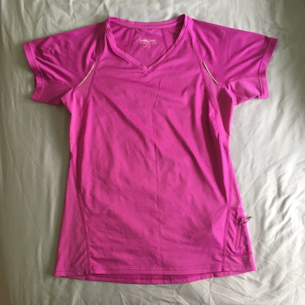 Kirkland Signature activewear top size M